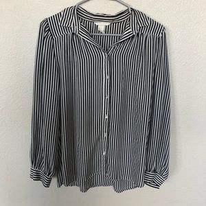 🌵 4 for $20 - H&M ButtonUp Blouse